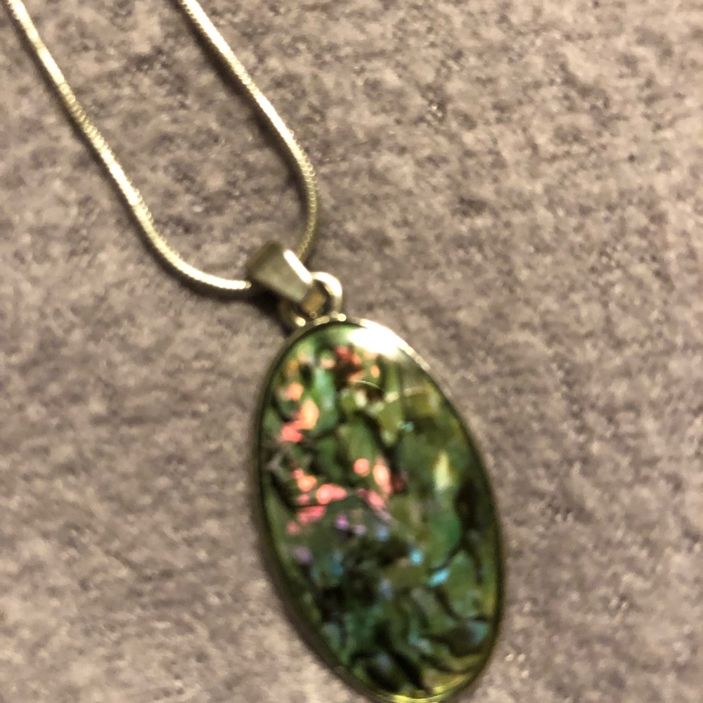 Very Pretty Necklace - Picture 2 of 4